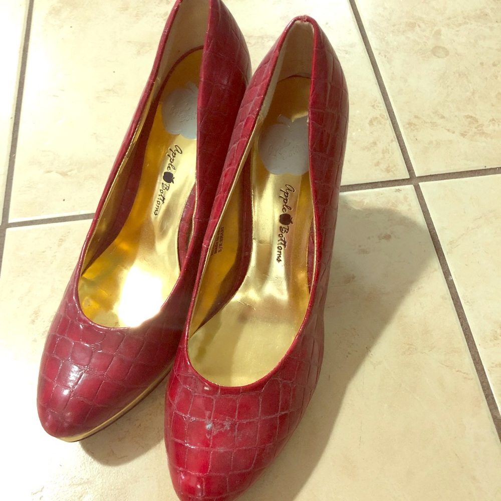 Apple Bottoms Gold and Red Shoes